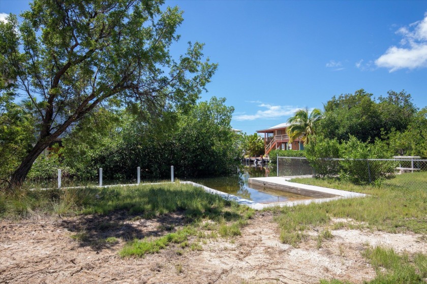 Great Location vacant lot with seawall and boat ramp.  Minutes - Beach Lot for sale in Ramrod Key, Florida on Beachhouse.com