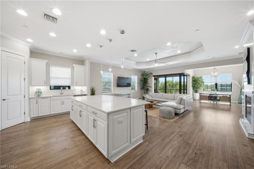 FULL GOLF MEMBERSHIP is included with this pristine and - Beach Condo for sale in Naples, Florida on Beachhouse.com