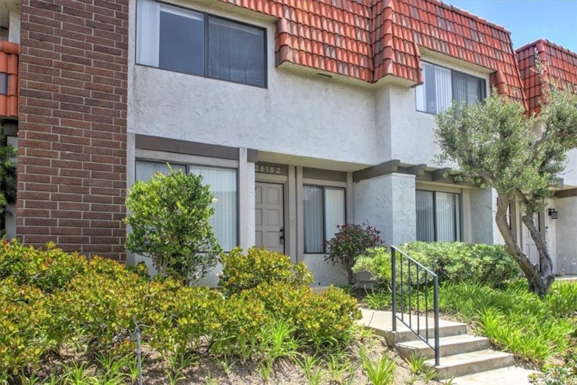 A beautiful townhome in gated community. 3 bedrooms 3 baths plus - Beach Townhome/Townhouse for sale in Rancho Palos Verdes, California on Beachhouse.com