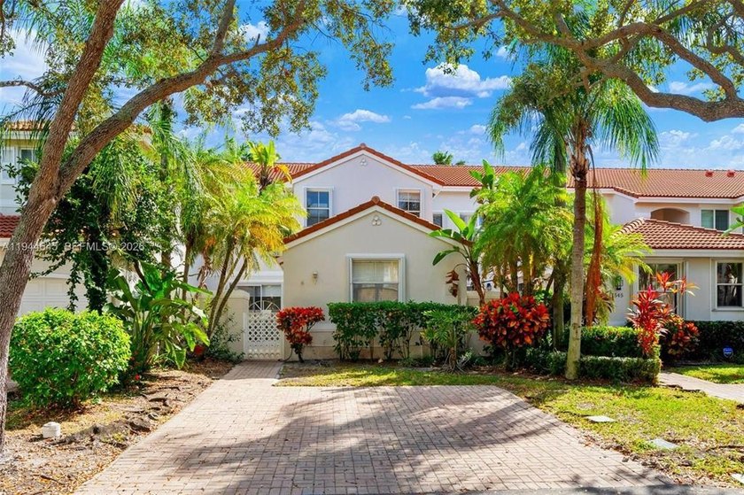 BEAUTIFUL 3/3 TOWNHOUSE TOTALLY REMODELED LOCATED IN WEST LAKE - Beach Townhome/Townhouse for sale in Hollywood, Florida on Beachhouse.com