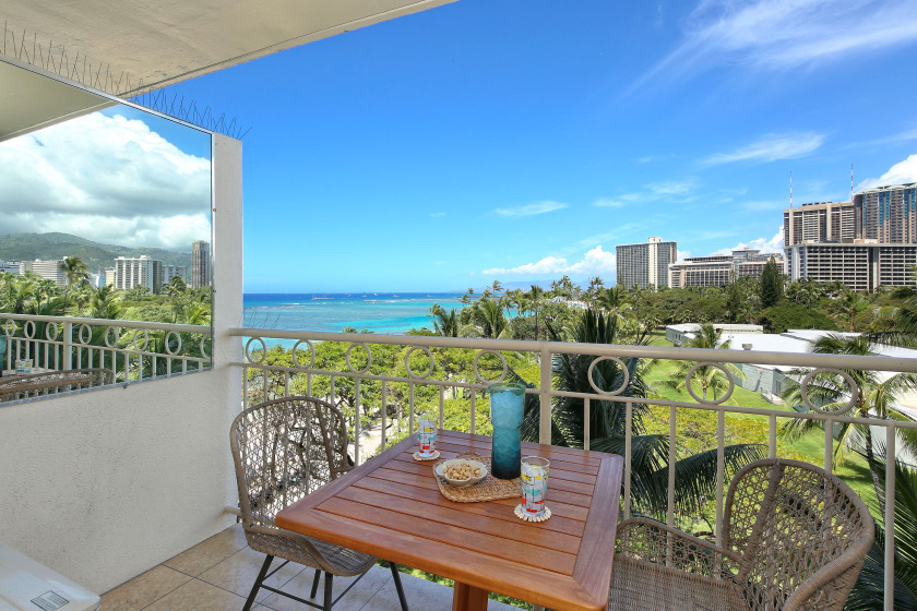 Gorgeous Ocean & Park Views! Full Kitchen! Steps to - Beach Vacation Rentals in Honolulu, Hawaii on Beachhouse.com