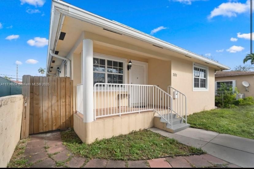 Beautiful 4 bedroom home with nice gazebo style sitting aria. It - Beach Home for sale in Hallandale Beach, Florida on Beachhouse.com