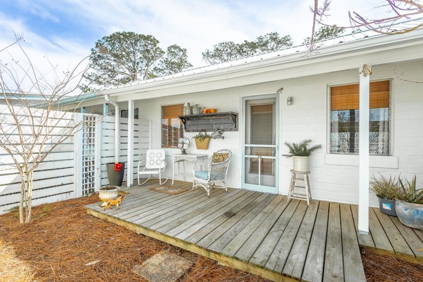 Adorable renovated 2 bedroom/1 bath unit decorated in an - Beach Home for sale in Lanark Village, Florida on Beachhouse.com