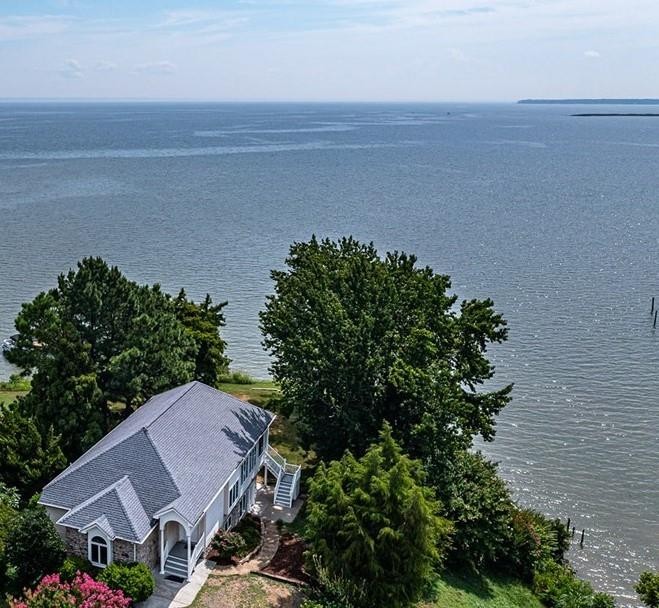 NEW PRICE ! Incredible Waterfront Location! This Spacious - Beach Home for sale in Montross, Virginia on Beachhouse.com