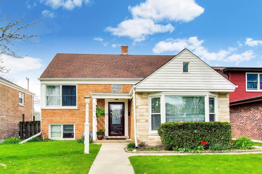 Beautifully split-level home in a prime location! The bright and - Beach Home for sale in Skokie, Illinois on Beachhouse.com