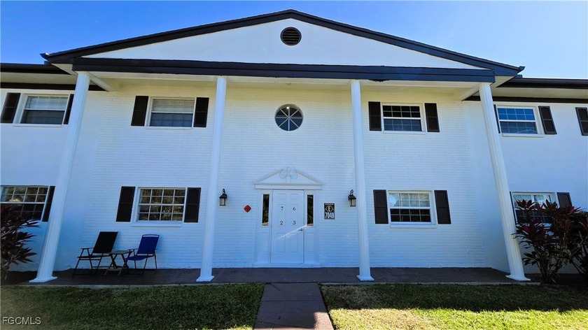 Welcome to Foxmoor Condominium, a NO AGE RESTRICTION COMMUNITY! - Beach Condo for sale in North Fort Myers, Florida on Beachhouse.com
