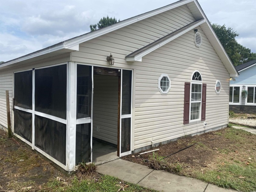 Rare find in the Pines of St. James! Time to take the pallet and - Beach Home for sale in Murrells Inlet, South Carolina on Beachhouse.com