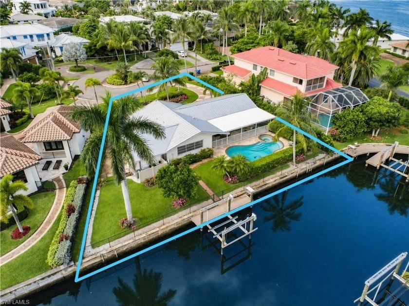 125 feet of frontage on one of the last remaining buildable - Beach Home for sale in Naples, Florida on Beachhouse.com