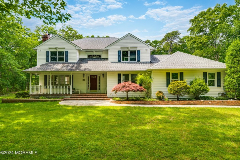 Beautiful 5-bedroom colonial with 3 full bathrooms and 2 car - Beach Home for sale in Manahawkin, New Jersey on Beachhouse.com