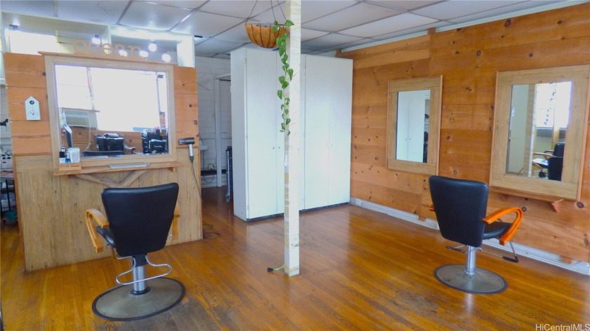 Turnkey hair salon space on the third floor of the walk-up - Beach Commercial for sale in Honolulu, Hawaii on Beachhouse.com