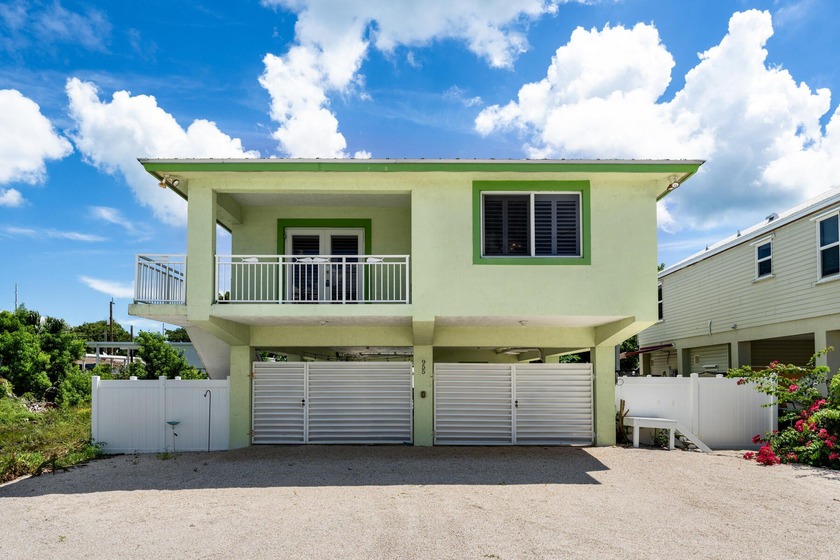 Embrace the island lifestyle in this elegant three-bedroom - Beach Home for sale in Key Largo, Florida on Beachhouse.com