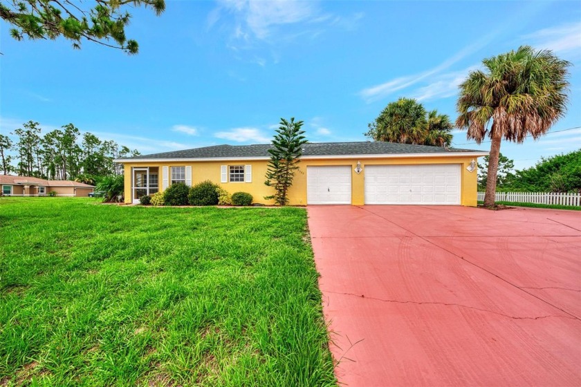 BEAUTIFUL OVERSIZED CORNER POINT LOT PROPERTY COMPLETE WITH A - Beach Home for sale in North Port, Florida on Beachhouse.com