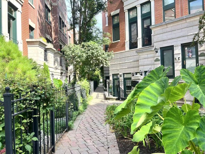 Seize the opportunity to own a luxurious courtyard condo in the - Beach Condo for sale in Chicago, Illinois on Beachhouse.com