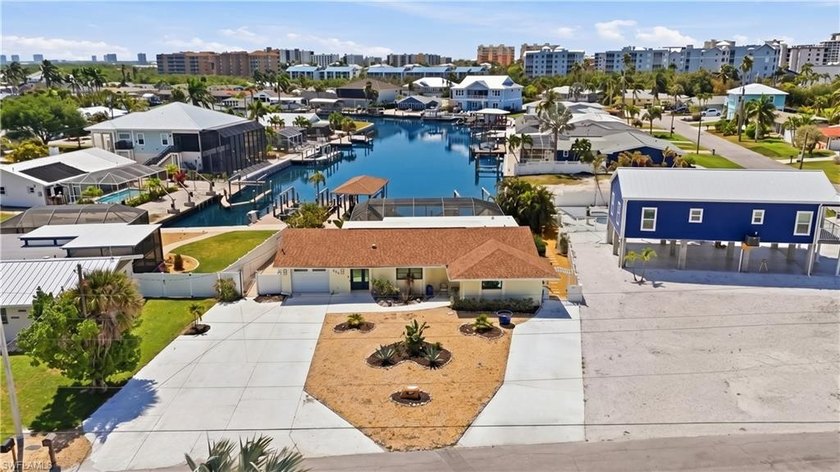 WATERFRONT LIVING | SOUTH END FORT MYERS BEACH | DIRECT GULF - Beach Home for sale in Fort Myers Beach, Florida on Beachhouse.com
