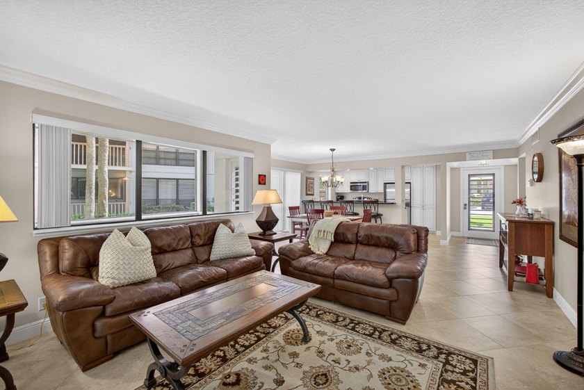 Beautifully maintained 2-bedroom, 2-bath first-floor corner - Beach Condo for sale in Palm Beach Gardens, Florida on Beachhouse.com