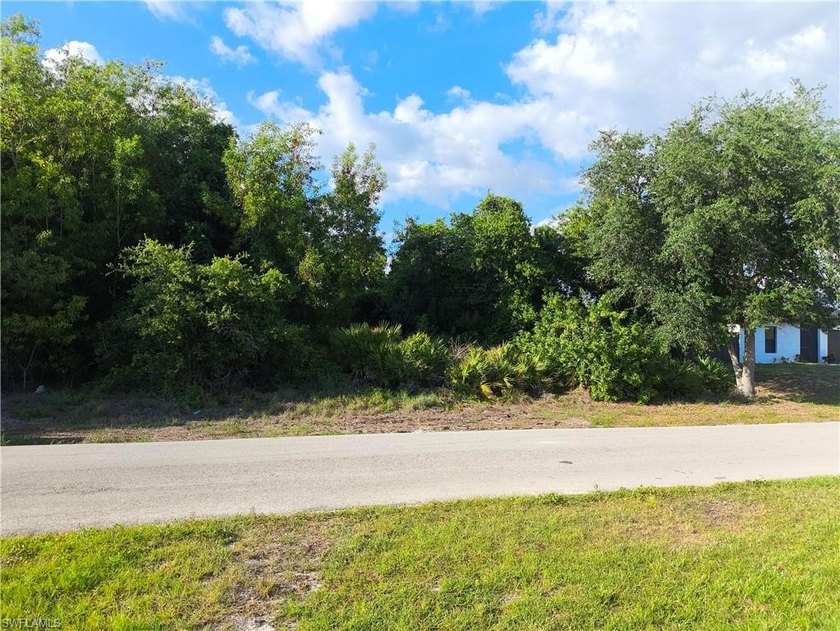 INVESTORS & OWNER-BUILDERS ALERT! Exceptional opportunity to - Beach Lot for sale in Lehigh Acres, Florida on Beachhouse.com