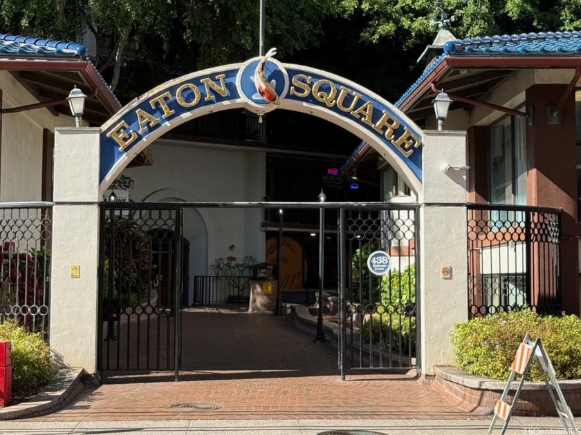 Unique fee simple commercial office space opportunity at Villa - Beach Commercial for sale in Honolulu, Hawaii on Beachhouse.com