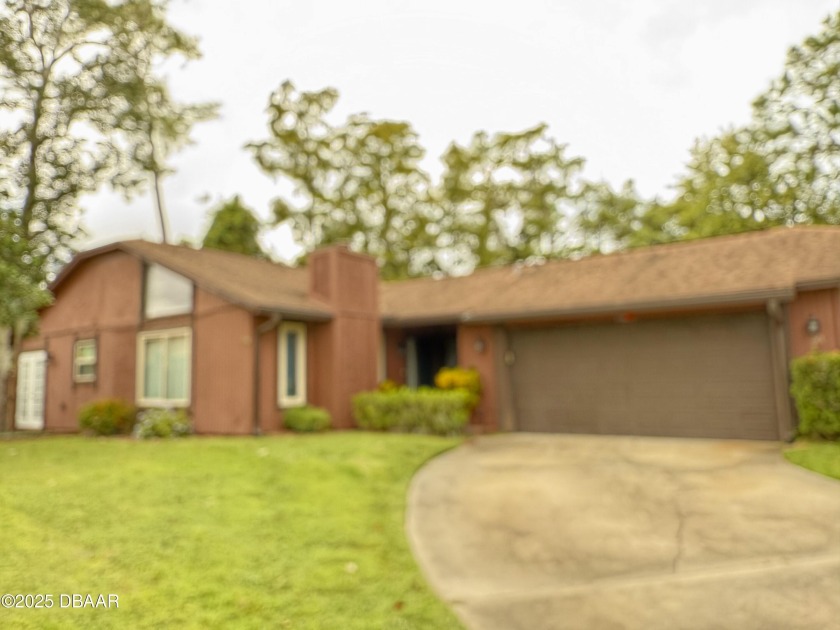 This beautifully updated 2-bedroom, 2-bath home is nestled in - Beach Home for sale in Ormond Beach, Florida on Beachhouse.com