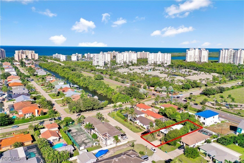 Single family home for $650k in Naples Park! Walking distance to - Beach Home for sale in Naples, Florida on Beachhouse.com