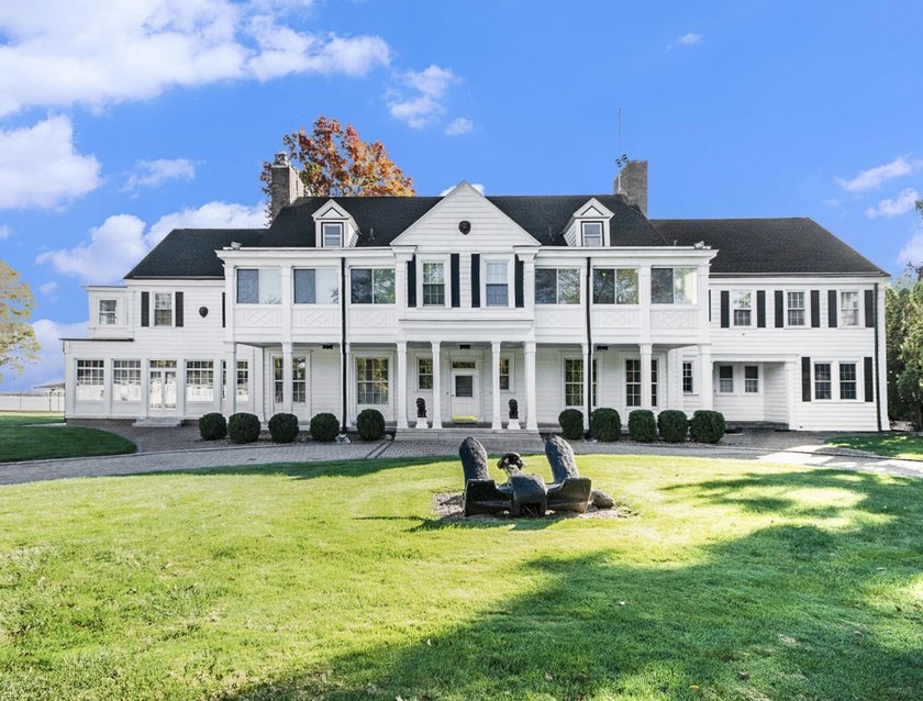 MOTOR CITY ICON AND ARCHITECTURAL PEDIGREE Pass through the - Beach Home for sale in Grosse Ile, Michigan on Beachhouse.com