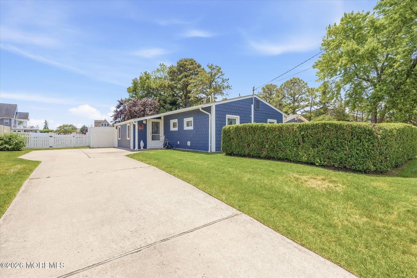 WATERFRONT LIVING AT ITS FINEST! Beautifully renovated 3-bedroom - Beach Home for sale in Little Egg Harbor, New Jersey on Beachhouse.com