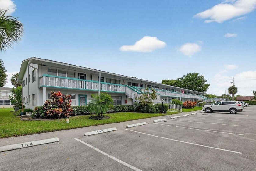 Beautiful 1-bed, 1 bath Second-floor condo in Century Village! - Beach Condo for sale in Deerfield Beach, Florida on Beachhouse.com