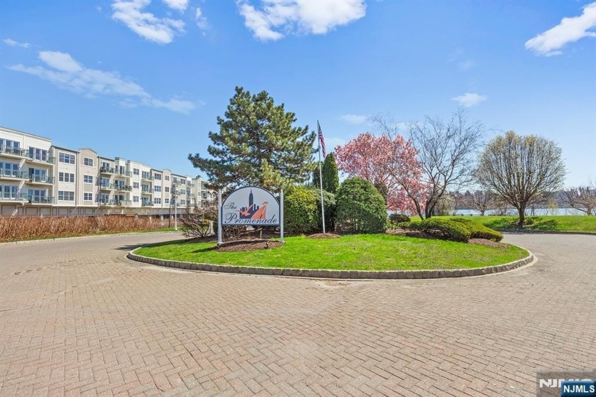 Welcome to 154 The Promenade, Edgewater aEUR* where luxury - Beach Home for sale in Edgewater, New Jersey on Beachhouse.com