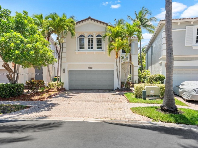 Stunning 3 bed, 2.5 bath home with 2,494 sqft in the highly - Beach Home for sale in Aventura, Florida on Beachhouse.com