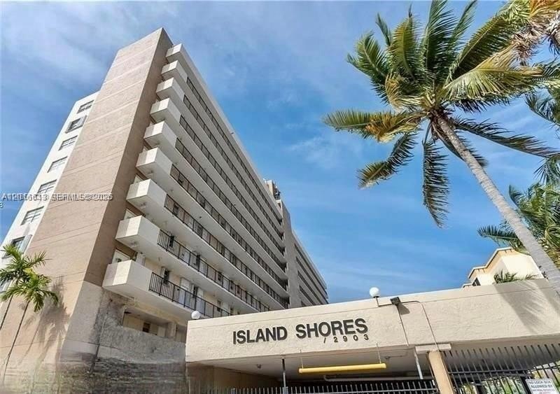 Super deal, 3 bedrooms, with a beautiful water view, the best - Beach Condo for sale in North Miami Beach, Florida on Beachhouse.com