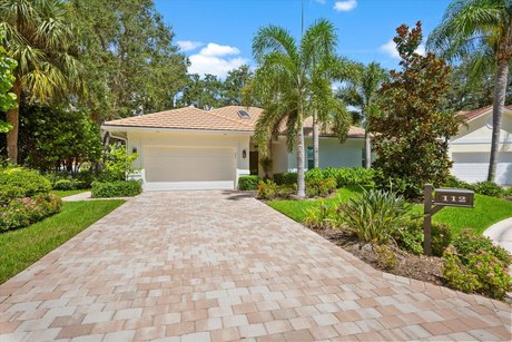 Welcome to this gorgeously designed and newly renovated golf - Beach Home for sale in Jupiter, Florida on Beachhouse.com