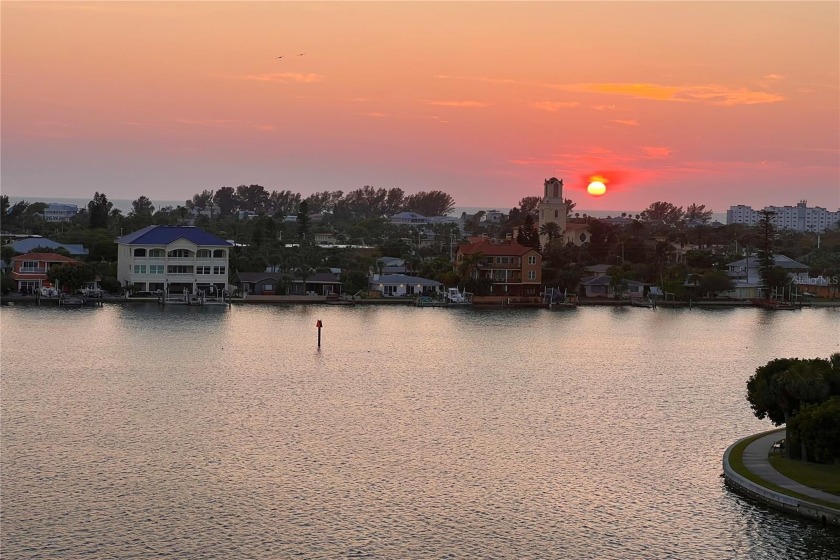 Under contract-accepting backup offers. VERY MOTIVATED SELLER! - Beach Condo for sale in South Pasadena, Florida on Beachhouse.com