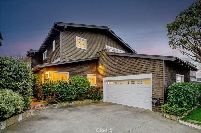 This one's a stunner! Timeless, New England inspired, seaside - Beach Home for sale in Manhattan Beach, California on Beachhouse.com