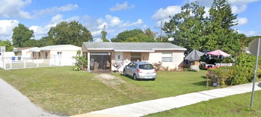 Centrally located, 7100SqFt corner lot with a one car garage - Beach Home for sale in Hollywood, Florida on Beachhouse.com