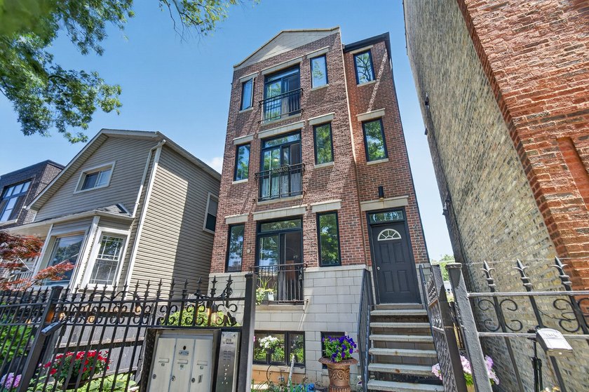 Tucked away on a quiet, tree-lined street yet moments from - Beach Condo for sale in Chicago, Illinois on Beachhouse.com