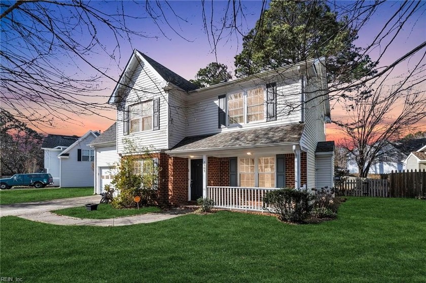 Welcome to this charming 3 bedroom, 2.5 bath home in Deep Creek! - Beach Home for sale in Chesapeake, Virginia on Beachhouse.com