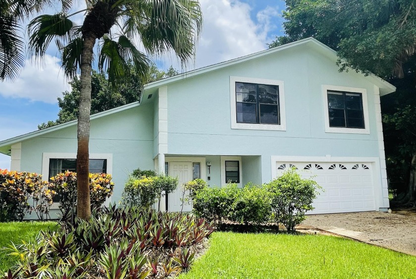 BEAUTIFUL 2 STORY HOME IN ACULDASAC! VERY SPACIOUS - 3BR 2.5 - Beach Home for sale in West Palm Beach, Florida on Beachhouse.com