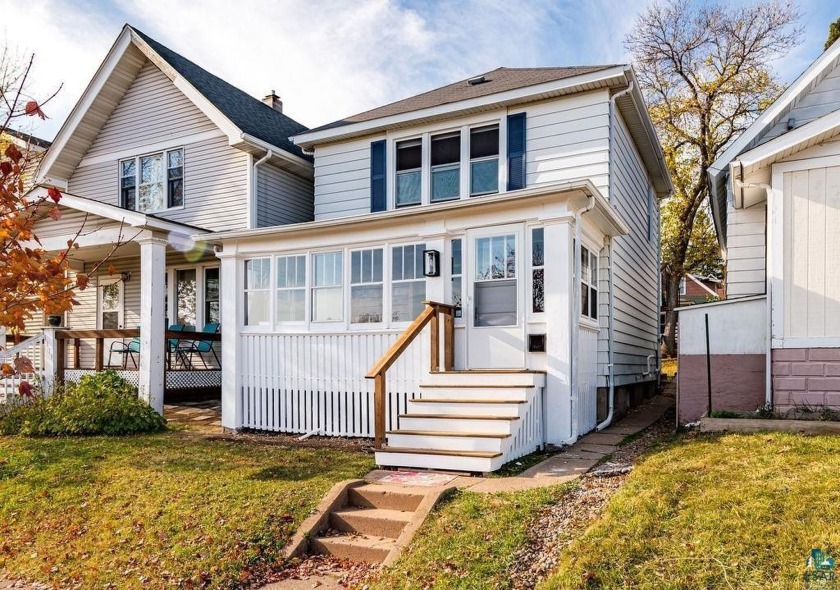 Have you been looking for the perfect sized home with just the - Beach Home for sale in Duluth, Minnesota on Beachhouse.com