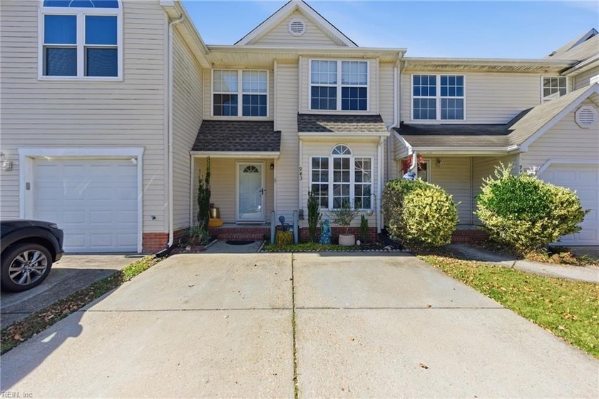 This well-maintained 3-bedroom, 2.5-bath townhome in Hampton's - Beach Townhome/Townhouse for sale in Hampton, Virginia on Beachhouse.com