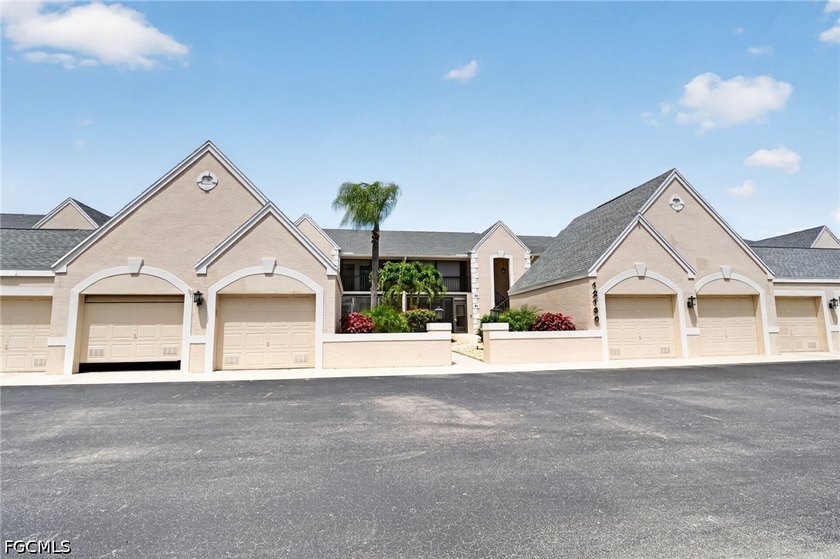 Great opportunity for 2nd floor living in the Veranda's at Kelly - Beach Home for sale in Fort Myers, Florida on Beachhouse.com