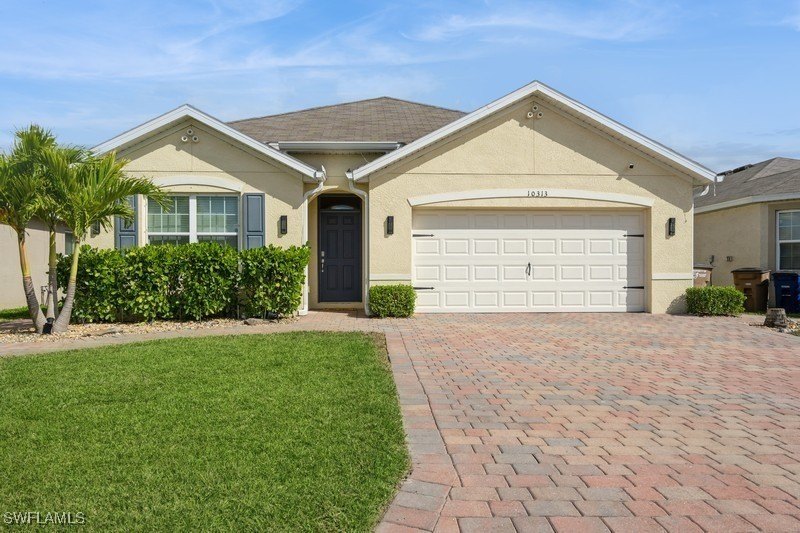 Welcome to your dream home! This meticulously maintained - Beach Home for sale in Lehigh Acres, Florida on Beachhouse.com