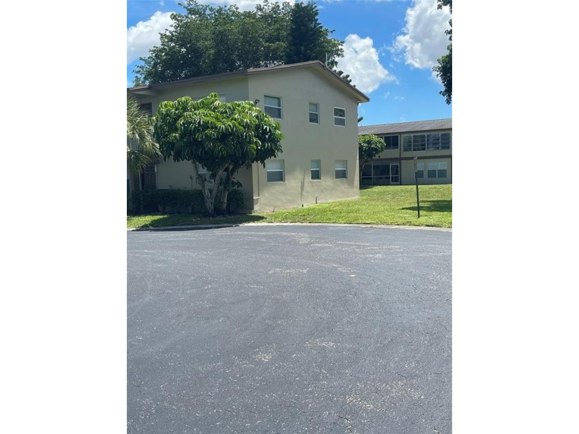 Great Condo located on the corner , on CUL DE SAC and first - Beach Condo for sale in Margate, Florida on Beachhouse.com