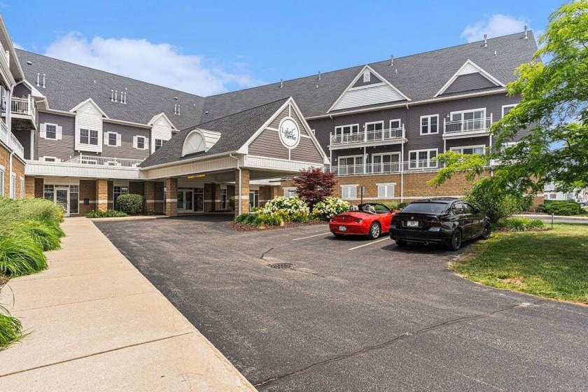 Welcome to affordable lakeshore living.  This beautiful condo - Beach Condo for sale in Spring Lake, Michigan on Beachhouse.com