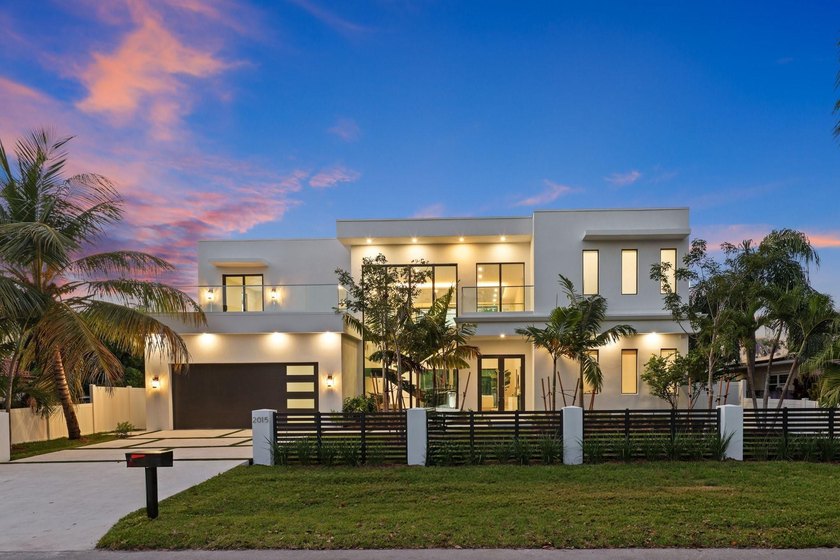 PRICED TO SELL! Modern elegance & architectural sophistication - Beach Home for sale in Wilton Manors, Florida on Beachhouse.com