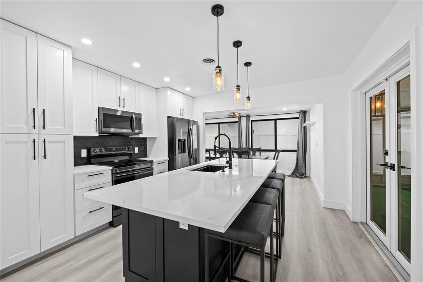 Beautifully updated 2BR/2BA corner home with covered carport and - Beach Home for sale in Fort Lauderdale, Florida on Beachhouse.com