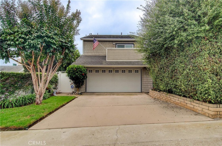 COME HOME TO THIS FABOULOUS WHALERS COVE BEACH HOME! THIS - Beach Home for sale in Huntington Beach, California on Beachhouse.com