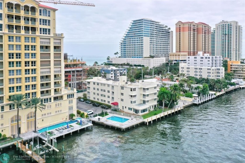 LIVE DIRECTLY ON THE INTRACOASTAL. BOATERS PARADISE! 2 BLOCKS TO - Beach Condo for sale in Fort Lauderdale, Florida on Beachhouse.com
