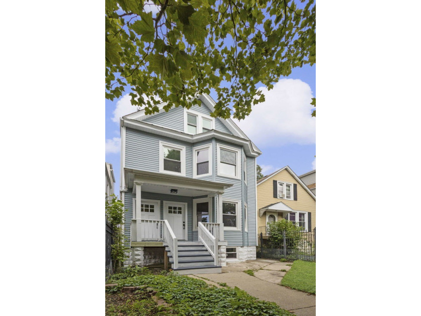 Rare 4-level duplex featuring two townhouse-style residences - Beach Home for sale in Chicago, Illinois on Beachhouse.com