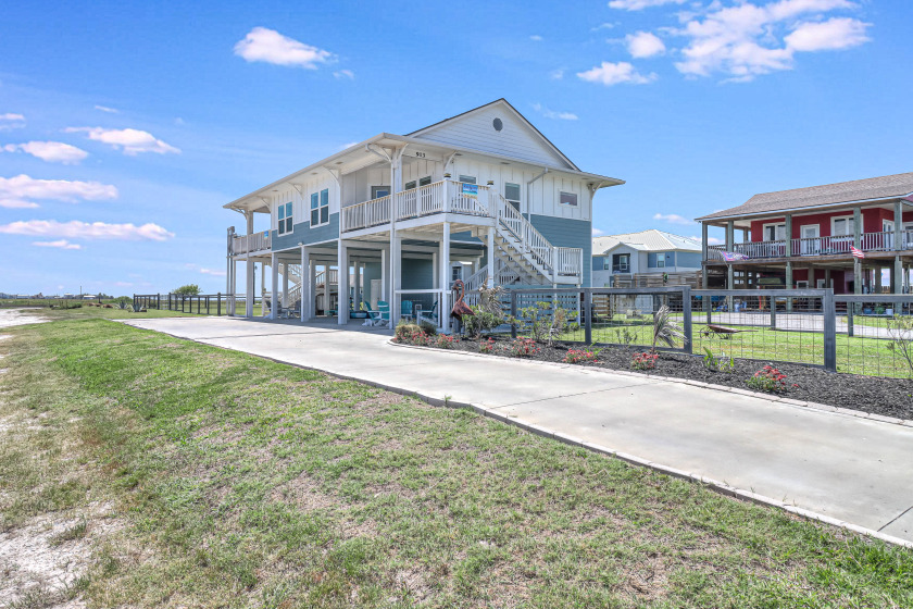 Large fenced yard, Boat parking, Amazing views of the Bay, By - Beach Vacation Rentals in Rockport, Texas on Beachhouse.com