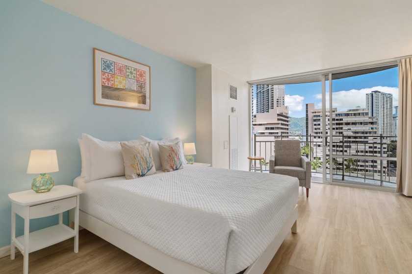 Chic Waikiki condo! Kitchen, citymountain views, close to - Beach Vacation Rentals in Honolulu, Hawaii on Beachhouse.com