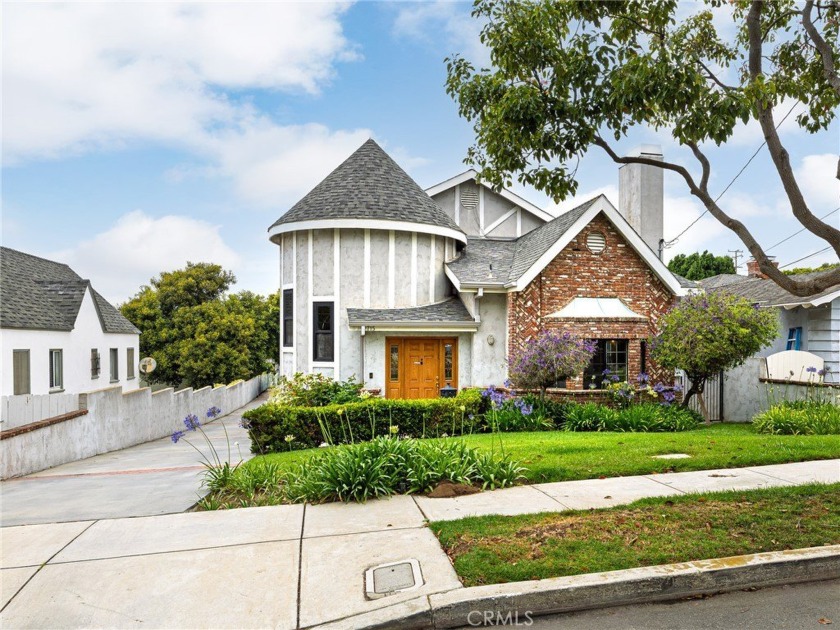 Nestled on a quiet cul-de-sac in the desirable neighborhood of - Beach Home for sale in El Segundo, California on Beachhouse.com